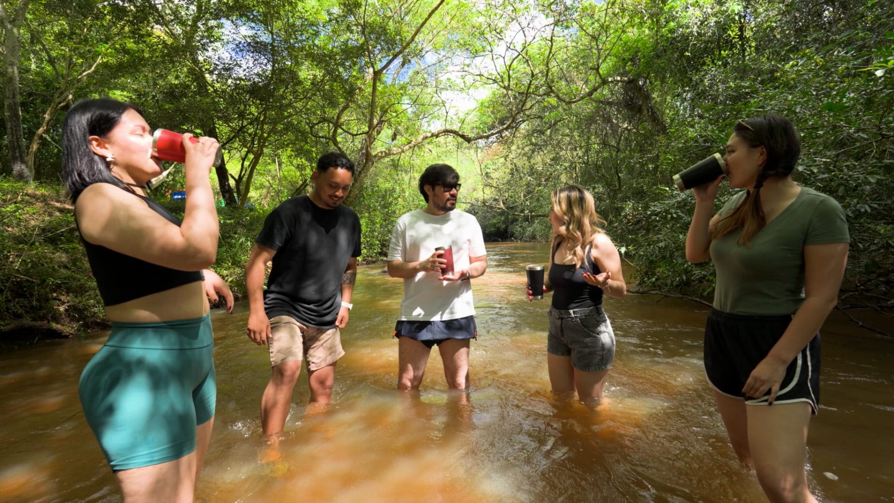 Amigos en el arroyo